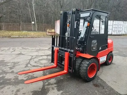 вилочный погрузчик